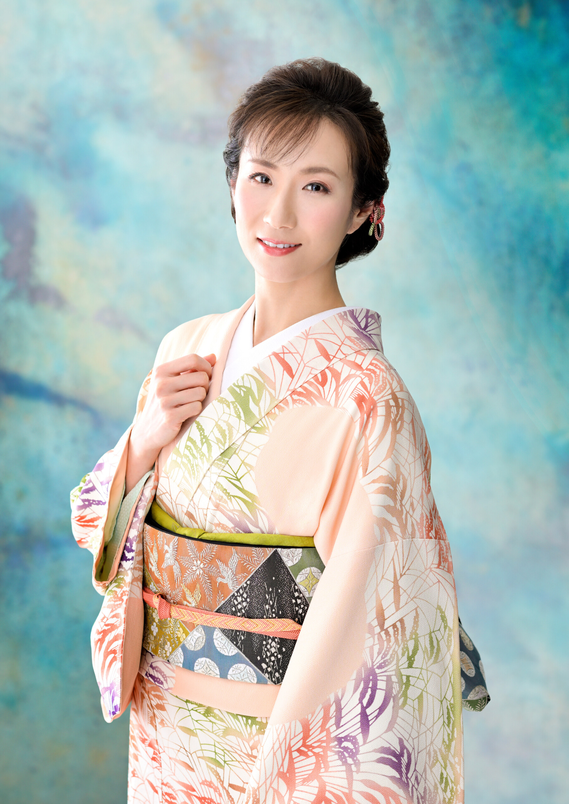 Colorful Interview】佐千子節全開！ 椎名佐千子が新曲「面影みなと」で新たなスタート - カラフル