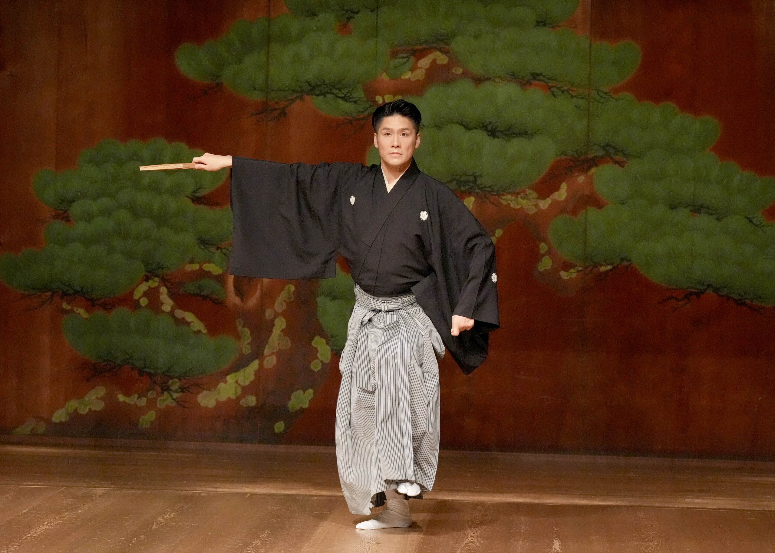 人気舞踊家・梅川壱ノ介が新春舞踊公演を開催。葉月みなみが応援に - カラフル